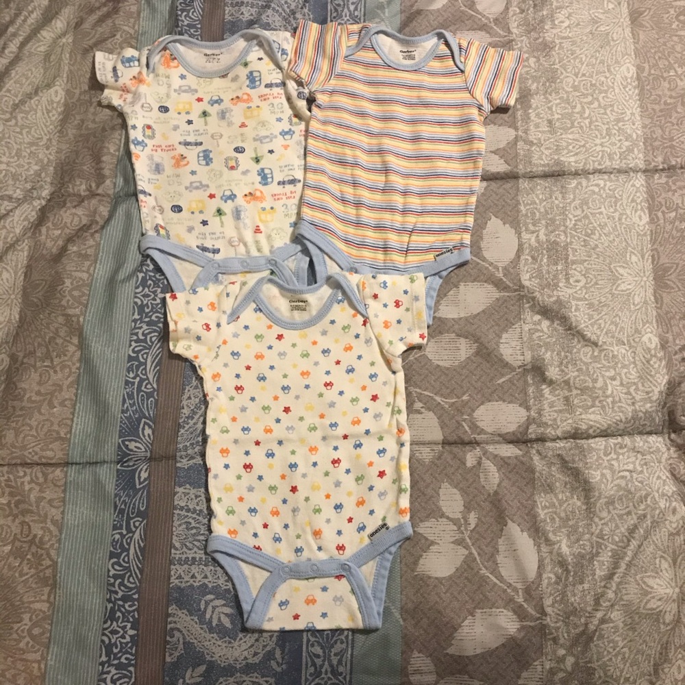 Lot of 3 Boys Gerber Onesies 6-9 Months